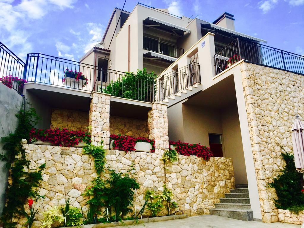 Apartments Villa Manda 诺维·维诺多尔斯基 外观 照片